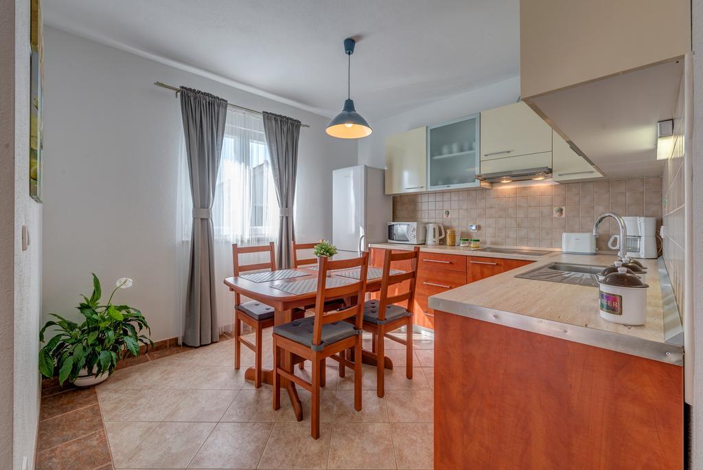 Holiday Home Mirna Vala Севид Экстерьер фото